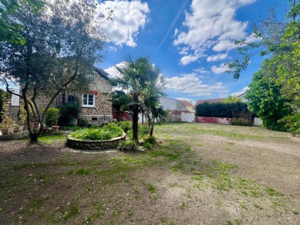 HOUILLES-PIERRATS: Maison de Charme 7 pièces / 785m2 de Ter 965 000 € **  - Référence  954