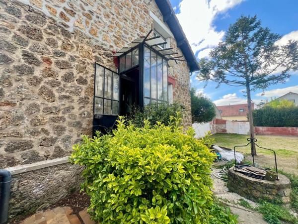 HOUILLES-PIERRATS: Maison de Charme 7 pièces / 785m2 de Ter 965 000 € **  - Référence  954
