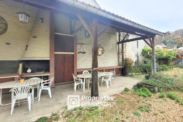 Maison en hypercentre à rénover avec jardin et cave voûtée