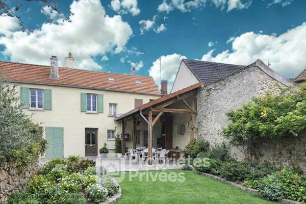 Maison en hypercentre à rénover avec jardin et cave voûtée