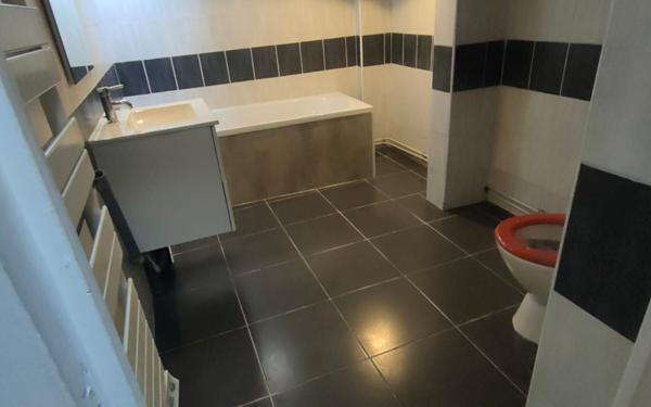 Immeuble à vendre    4 pièces •  Anizy-le-Château