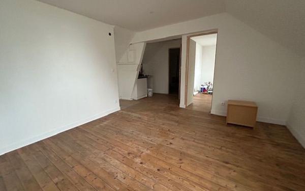 Immeuble à vendre    4 pièces •  Anizy-le-Château