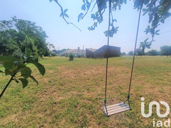 Longère 8 pièces de 360 m² à Le Champ-Saint-Père (85540)