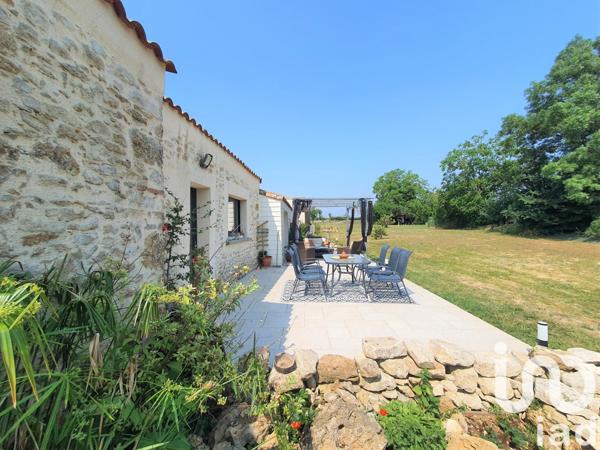 Longère 8 pièces de 360 m² à Le Champ-Saint-Père (85540)