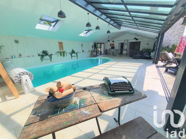 Longère 8 pièces de 360 m² à Le Champ-Saint-Père (85540)