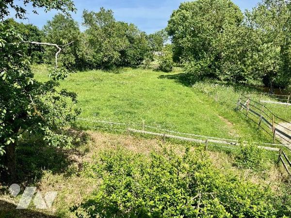 Bâtisse en pierre du XVème siècle rénovée en 1990 sur 3093m² !