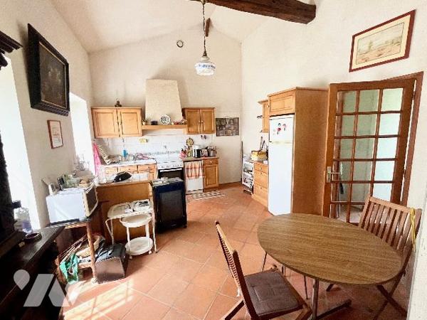 Bâtisse en pierre du XVème siècle rénovée en 1990 sur 3093m² !