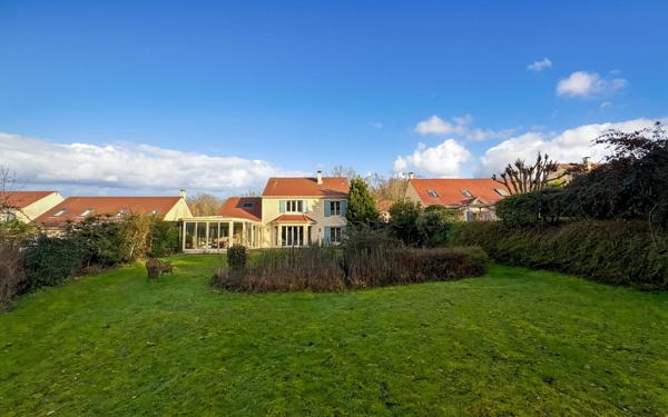 Maison à louer    6 pièces • 227,32 m2 Étiolles