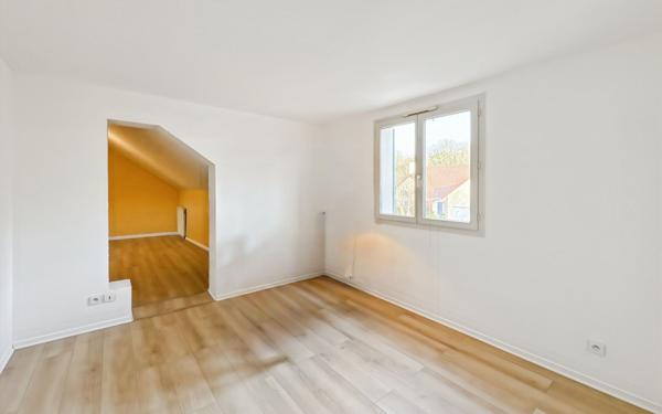 Maison à louer    6 pièces • 227,32 m2 Étiolles