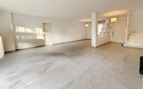 Maison à louer    6 pièces • 227,32 m2 Étiolles