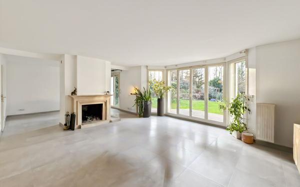 Maison à louer    6 pièces • 227,32 m2 Étiolles