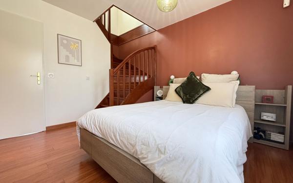 Maison à vendre    5 pièces • 97 m2 Savigny-le-Temple