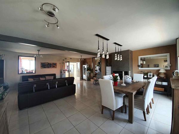 SUPERBE maison de 216 m2  avec vue mer....