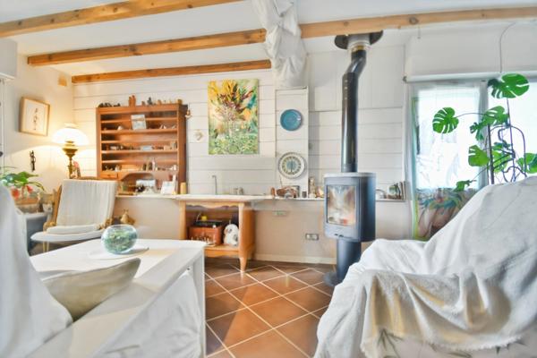 Maison à vendre 2 pièces (40) au calme, proche commerces.