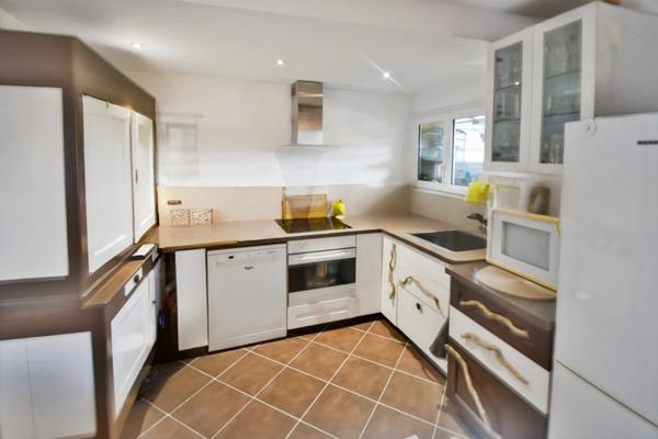 Maison à vendre 2 pièces (40) au calme, proche commerces.