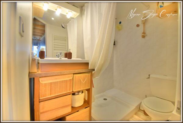 Maison à vendre 2 pièces (40) au calme, proche commerces.