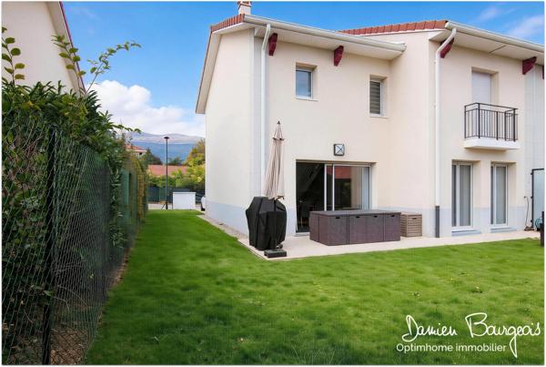 Maison mitoyenne T5 de 126 m2 habitables avec double garage