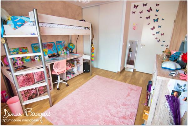 Maison mitoyenne T5 de 126 m2 habitables avec double garage