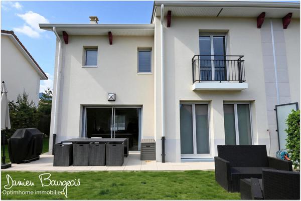 Maison mitoyenne T5 de 126 m2 habitables avec double garage