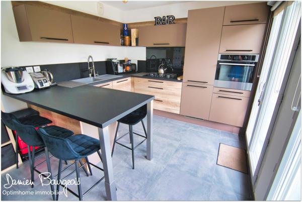 Maison mitoyenne T5 de 126 m2 habitables avec double garage