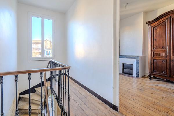 BORDEAUX - Belle échoppe bordelaise avec grand jardin et garage.