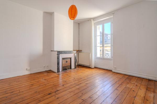 BORDEAUX - Belle échoppe bordelaise avec grand jardin et garage.