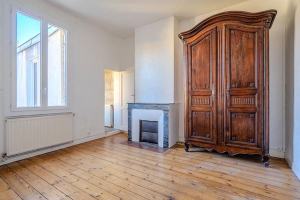 BORDEAUX - Belle échoppe bordelaise avec grand jardin et garage.