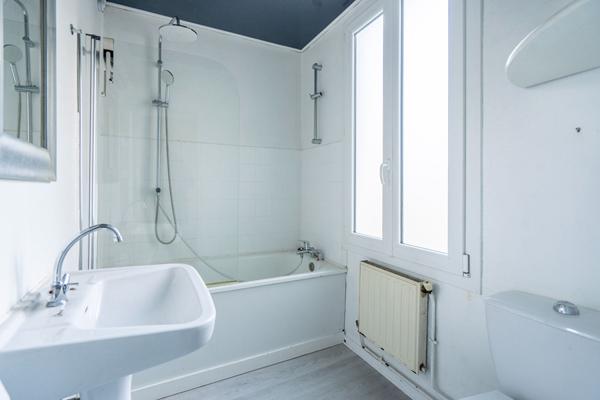 BORDEAUX - Belle échoppe bordelaise avec grand jardin et garage.