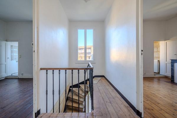 BORDEAUX - Belle échoppe bordelaise avec grand jardin et garage.