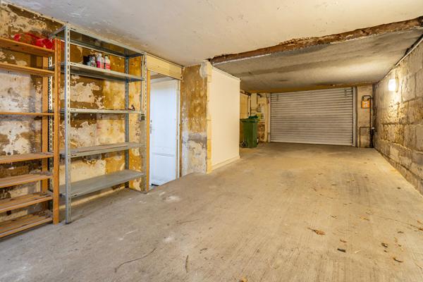 BORDEAUX - Belle échoppe bordelaise avec grand jardin et garage.