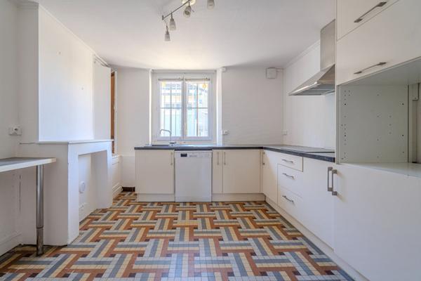 BORDEAUX - Belle échoppe bordelaise avec grand jardin et garage.