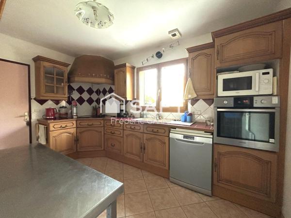 Maison de 104 m², 6 pièces, 4 chambres, terrain de 879 m²