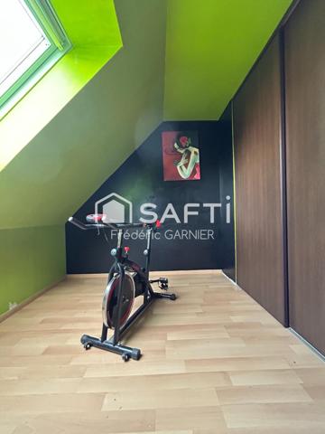 Maison de 104 m², 6 pièces, 4 chambres, terrain de 879 m²