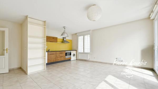 Appartement à vendre 2 pièces VAULX EN VELIN (69) AVEC GRAND BALCON ET GARAGE