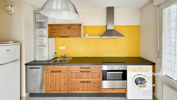 Appartement à vendre 2 pièces VAULX EN VELIN (69) AVEC GRAND BALCON ET GARAGE