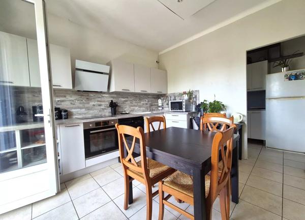 Location                                                      Appartement
                        
                     4 pièces                      81 m2                     à Albi