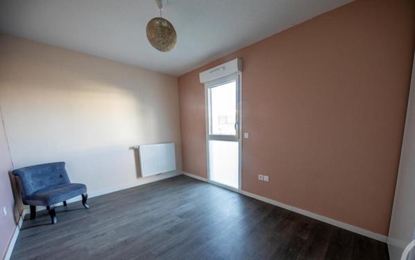 T3 lumineux avec jardin, au calme.