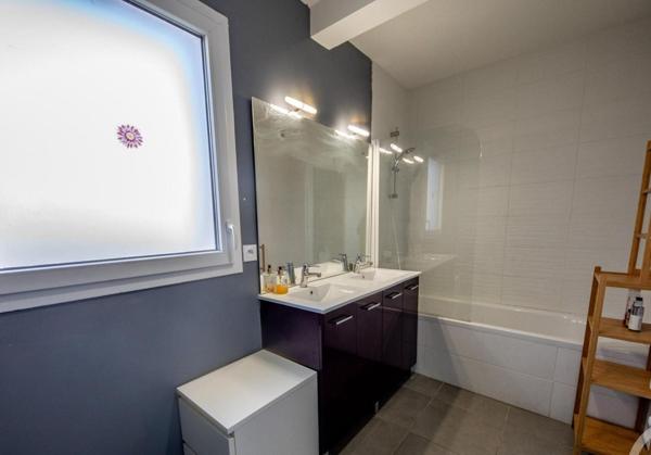 T3 lumineux avec jardin, au calme.