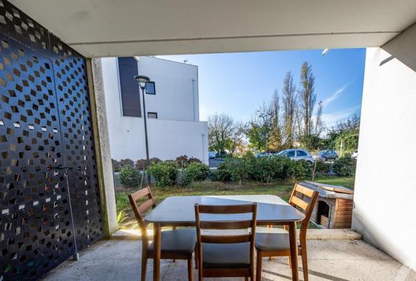 T3 lumineux avec jardin, au calme.