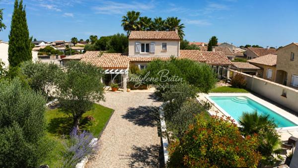 Belle propriété avec double garage piscine