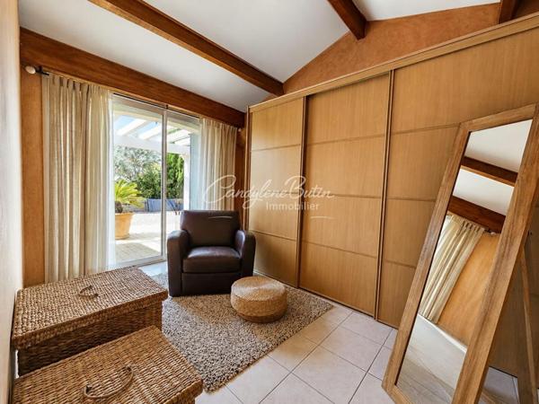 Belle propriété avec double garage piscine