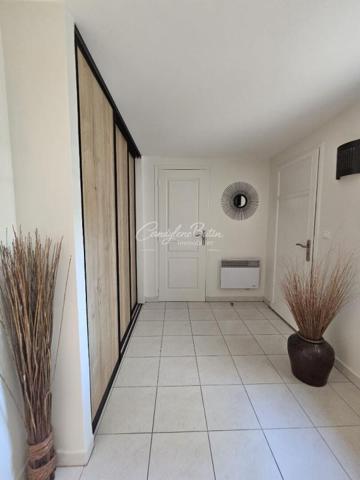 Belle propriété avec double garage piscine