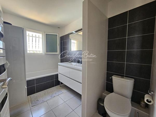Belle propriété avec double garage piscine