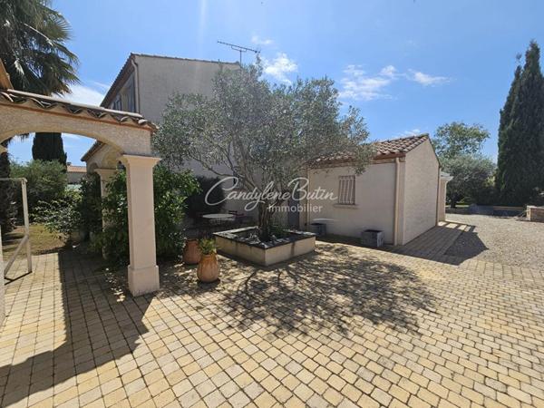 Belle propriété avec double garage piscine