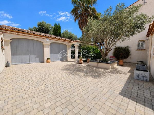 Belle propriété avec double garage piscine