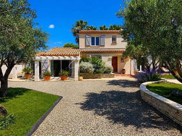Belle propriété avec double garage piscine