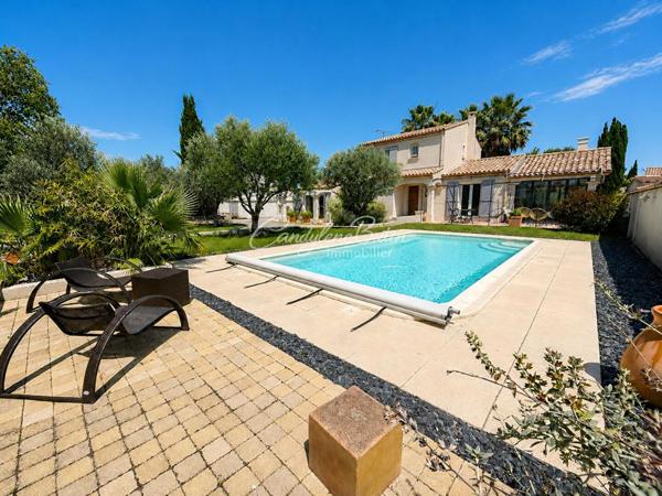 Belle propriété avec double garage piscine