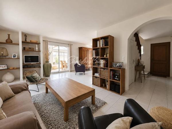 Belle propriété avec double garage piscine