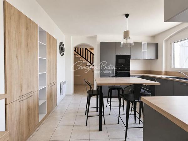 Belle propriété avec double garage piscine