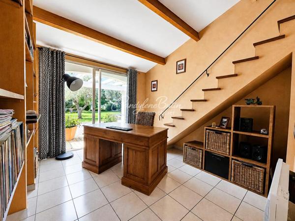 Belle propriété avec double garage piscine